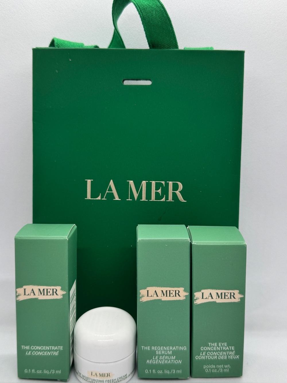 LA MER The Concentrate, Regenerating Serum, Eye Concentrate Set with gift bag